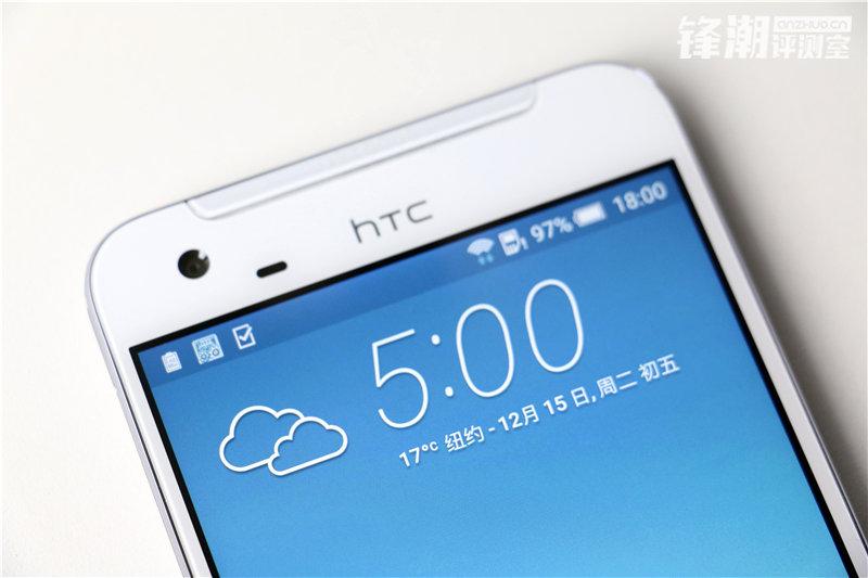 HTC X9 откровенно позирует на свежих фото