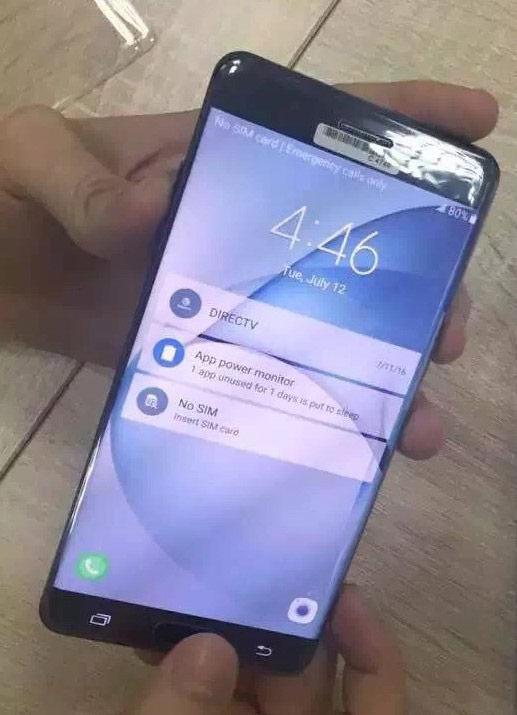 Samsung Galaxy Note 7 на фото с работающим экраном
