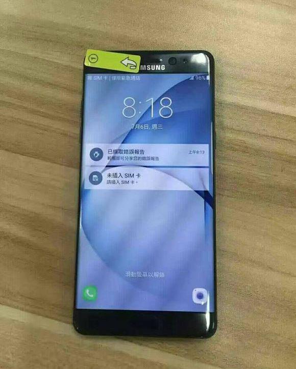 Samsung Galaxy Note 7 на фото с работающим экраном