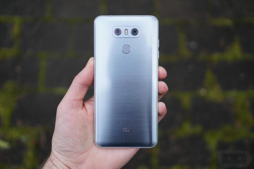 LG работает над уменьшенной версией G6
