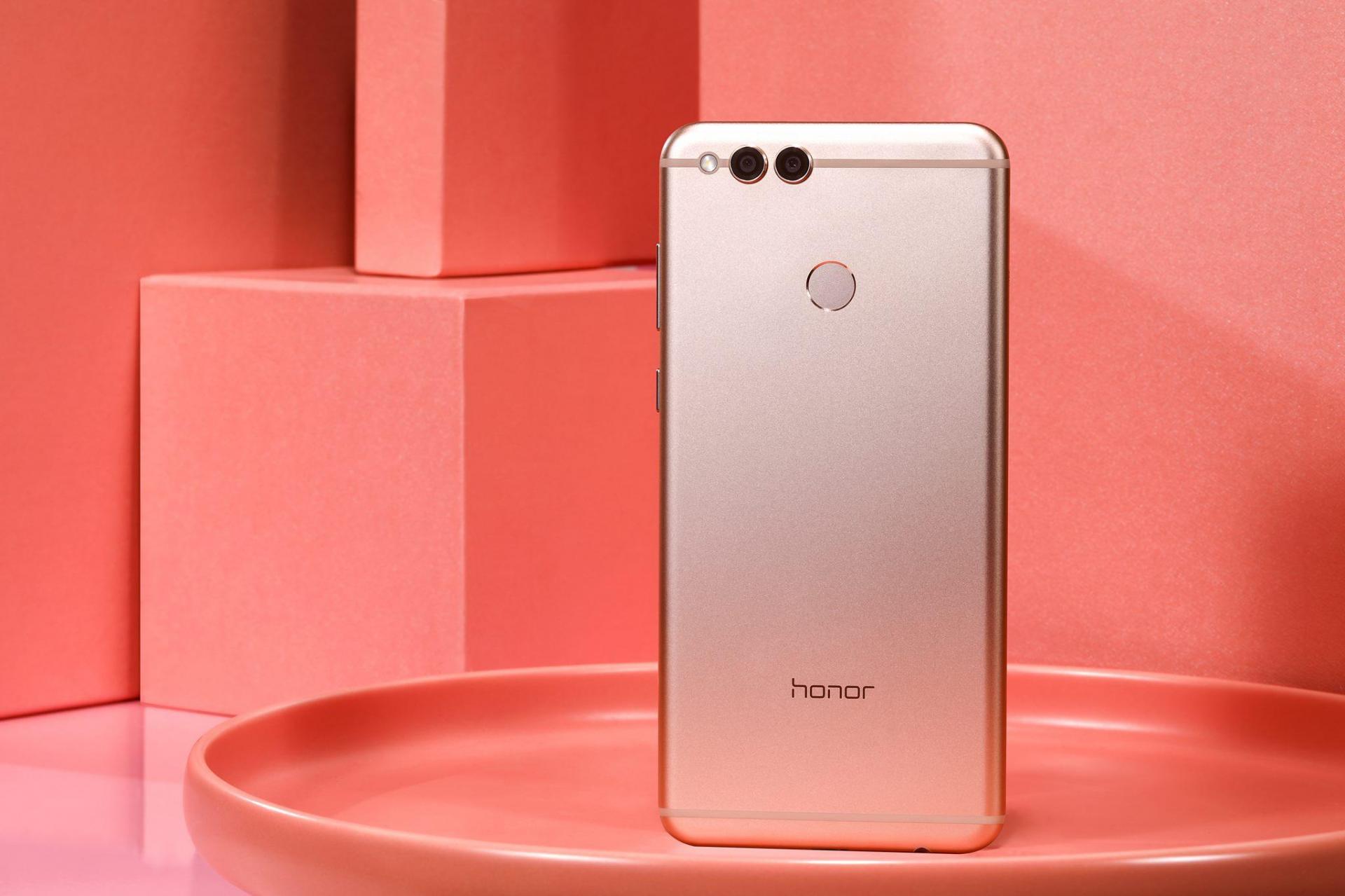 Huawei Honor 7X теперь можно купить в России