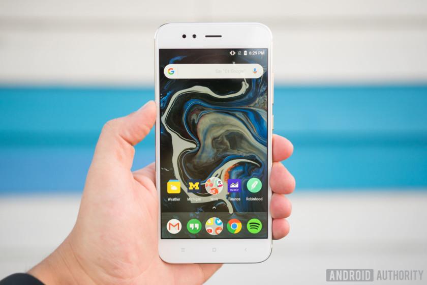 Xiaomi Mi A1 научился быстрой зарядке после обновления до Android 8