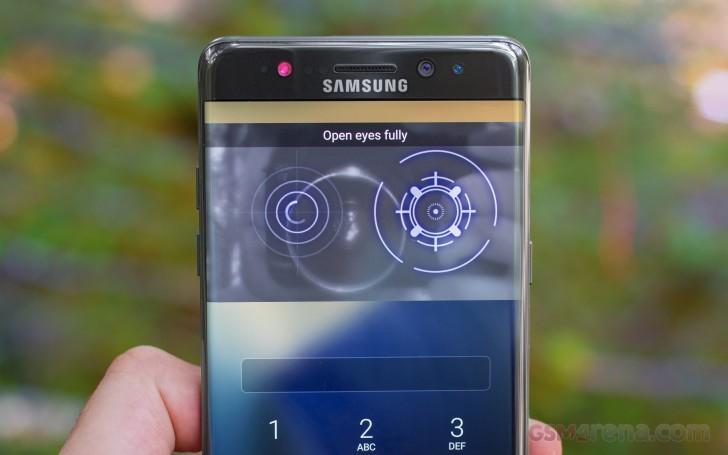 Необычно большой экран и сканер сетчатки глаза в Galaxy S8