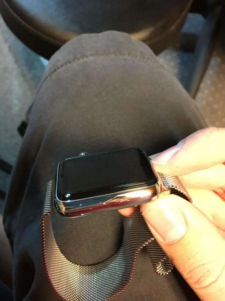 Apple Watch притягивает царапины и недовольство покупателей