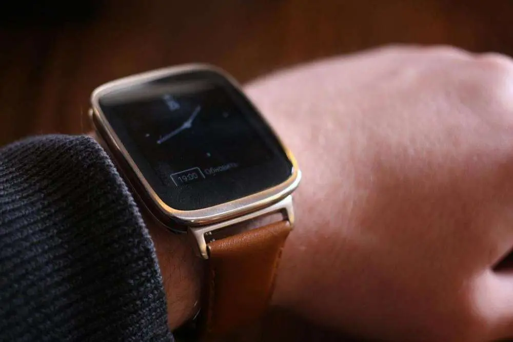 Asus ZenWatch 2 лишь в 2016 году с разделением для полов