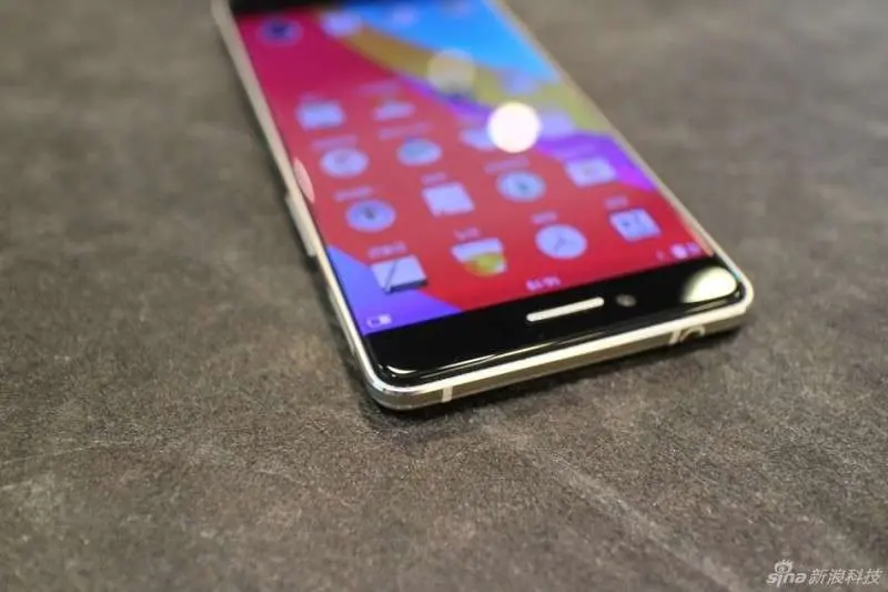 Новые подробности о безрамочном OPPO