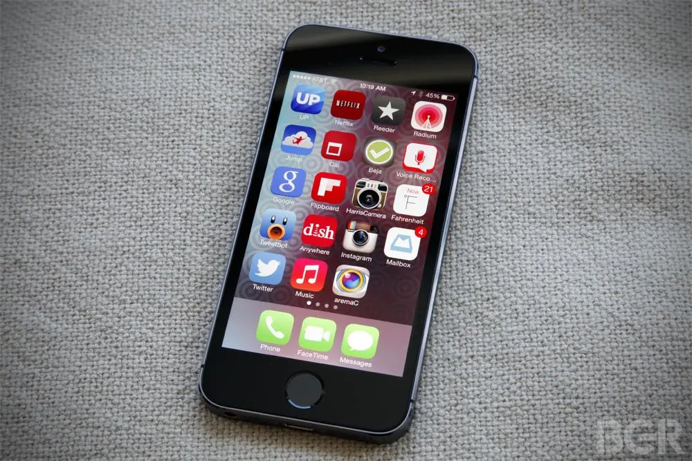 Айфон 5s. Доступный смартфон от Apple.