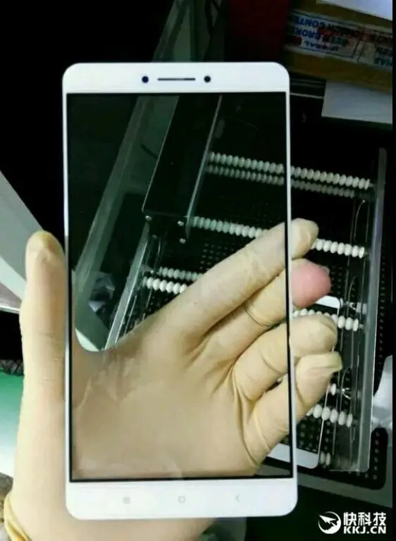 Смотрим на переднюю панель Xiaomi Max
