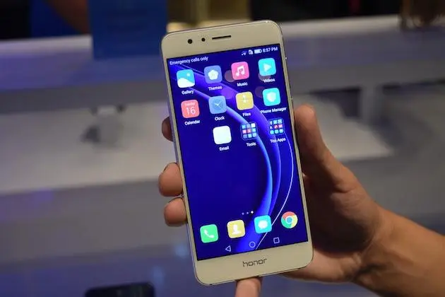 Huawei представила смартфон Honor 8