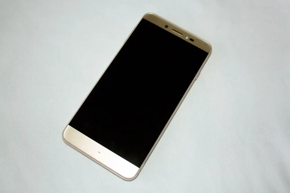 Большой, но ещё не дорогой – Prestigio Grace Z5