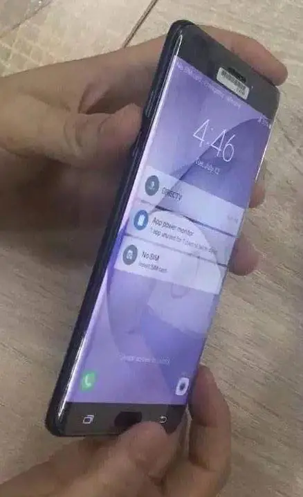 Samsung Galaxy Note 7 на фото с работающим экраном
