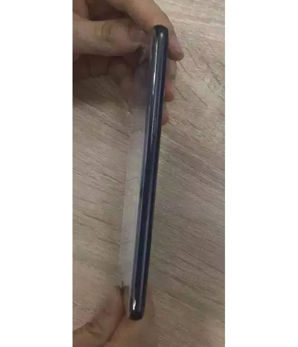 Samsung Galaxy Note 7 на фото с работающим экраном