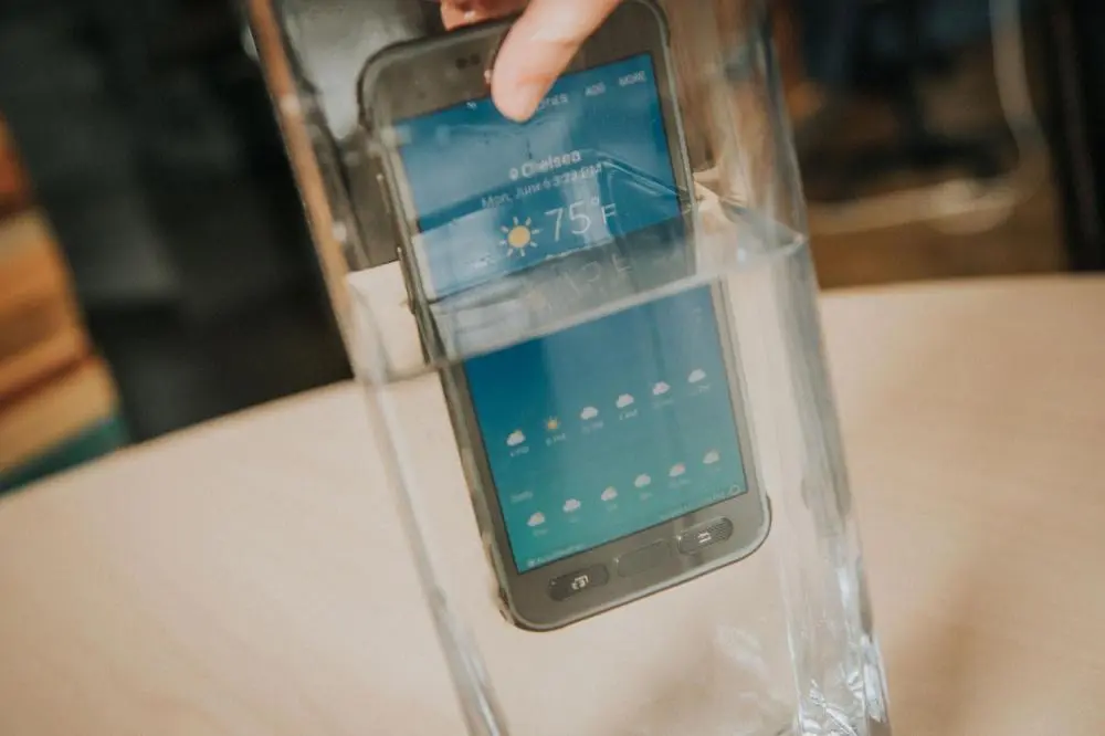 Samsung исправляет проблему протекания Galaxy S7 Active