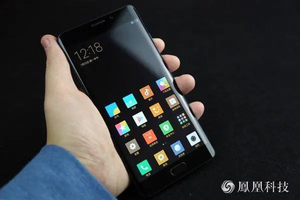 Xiaomi Mi Note 2 с изогнутым дисплеем представлен официально