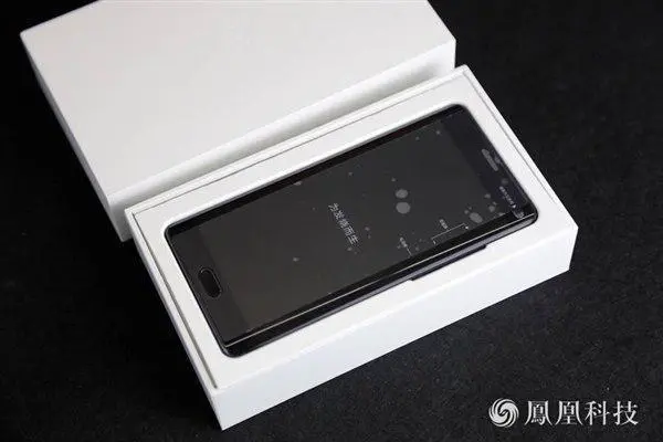 Xiaomi Mi Note 2 с изогнутым дисплеем представлен официально