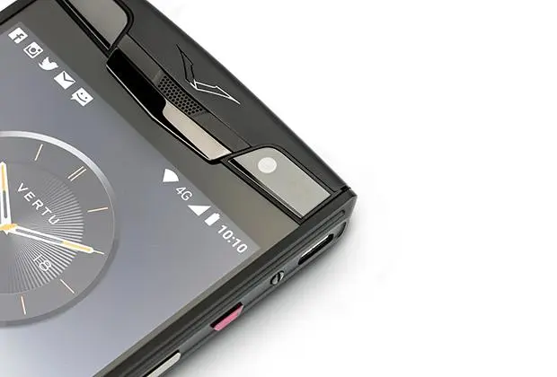 Vertu представила новейший флагман Signature Touch Carbon Sport