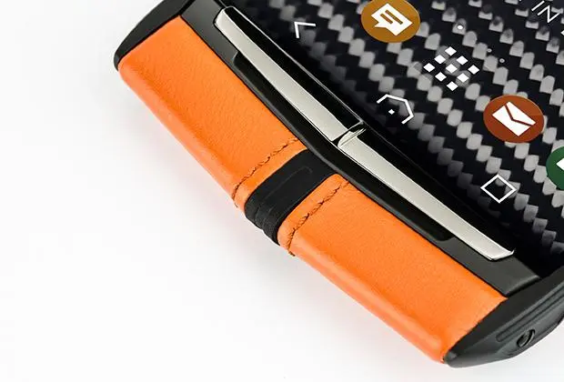 Vertu представила новейший флагман Signature Touch Carbon Sport