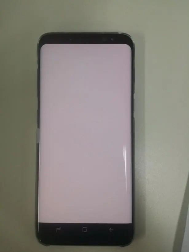 Samsung отрицает красный оттенок на экранах Galaxy S8