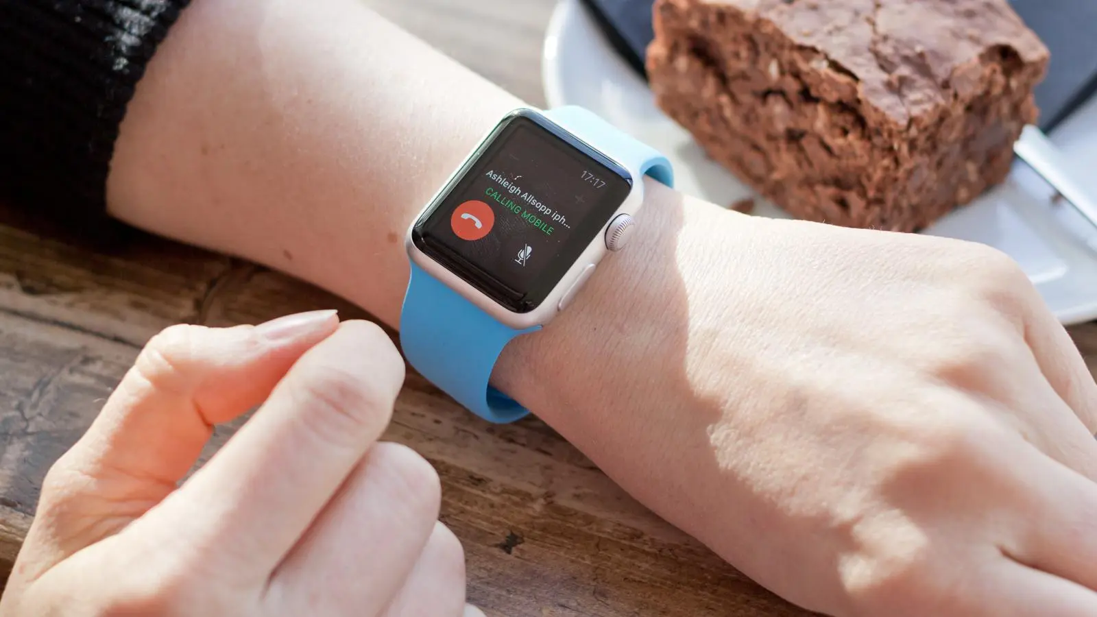 Что лучше: умные часы на Android или Apple Watch s1?