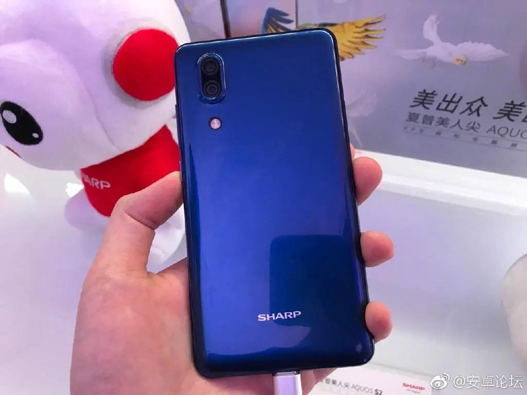 У него рамок меньше, чем у Galaxy S8 — Sharp Aquos S2