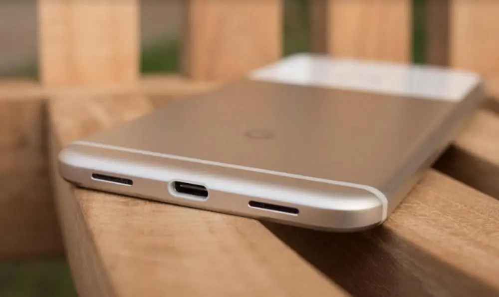 У смартфонов Google Pixel 2 может не оказаться разъёма 3,5 мм
