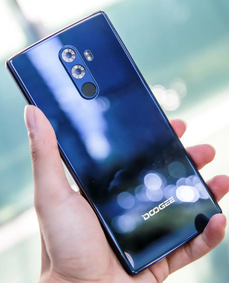 4 камеры и безрамочный экран - это Doogee Mix 2