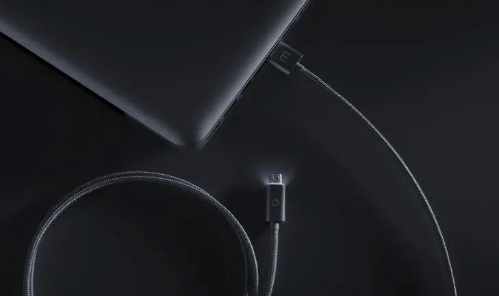 Meizu выпустила фирменный провод со светодиодом для смартфонов