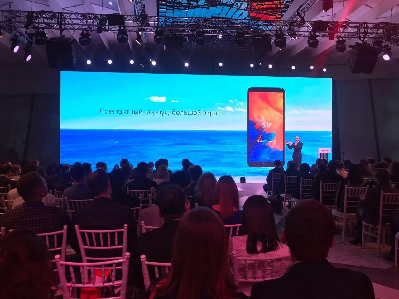 Nova 2i - приятный вариант от Huawei за 18990 рублей