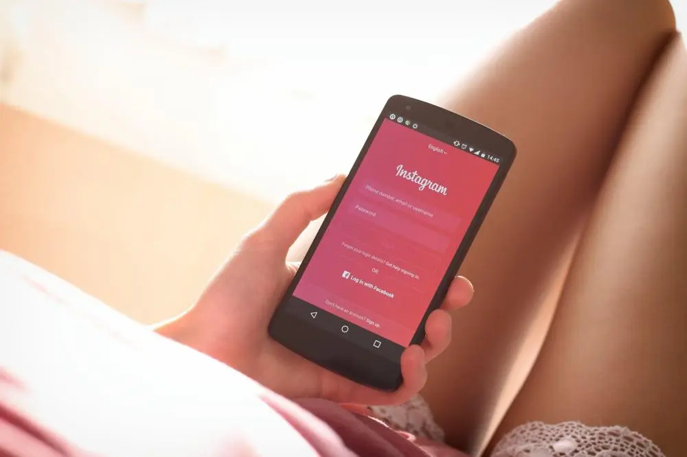 Instagram разрешит скачать всё: фото, видео, переписку