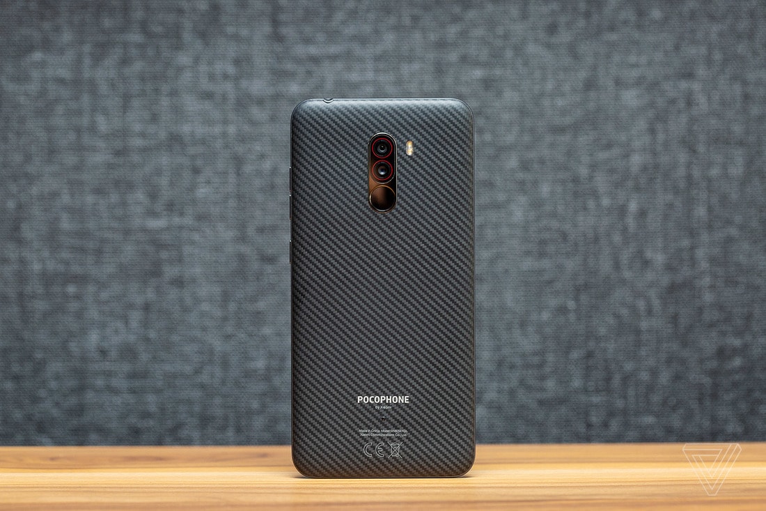 Xiaomi Poco F1 задал жару — реальный флагман за 300$