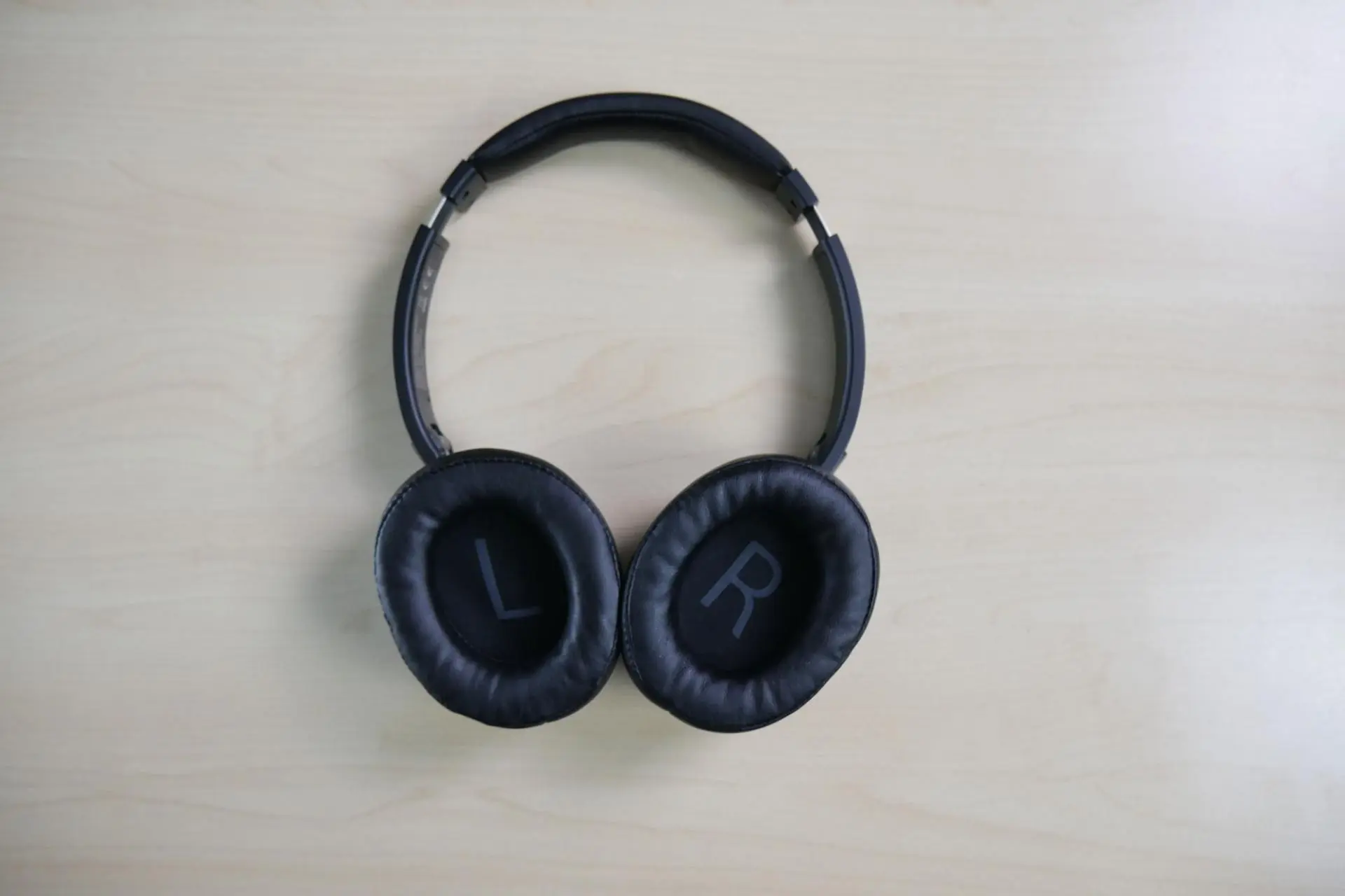 Обзор беспроводных наушников JVC HS-S90BN-B с активным шумоподавлением