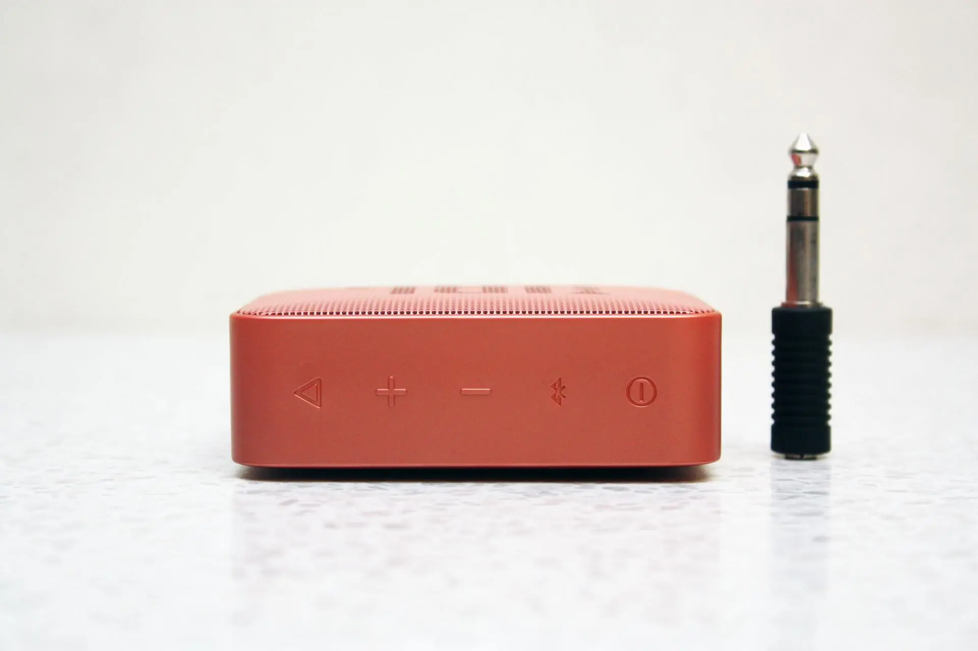 Обзор портативной беспроводной колонки JBL Go 2