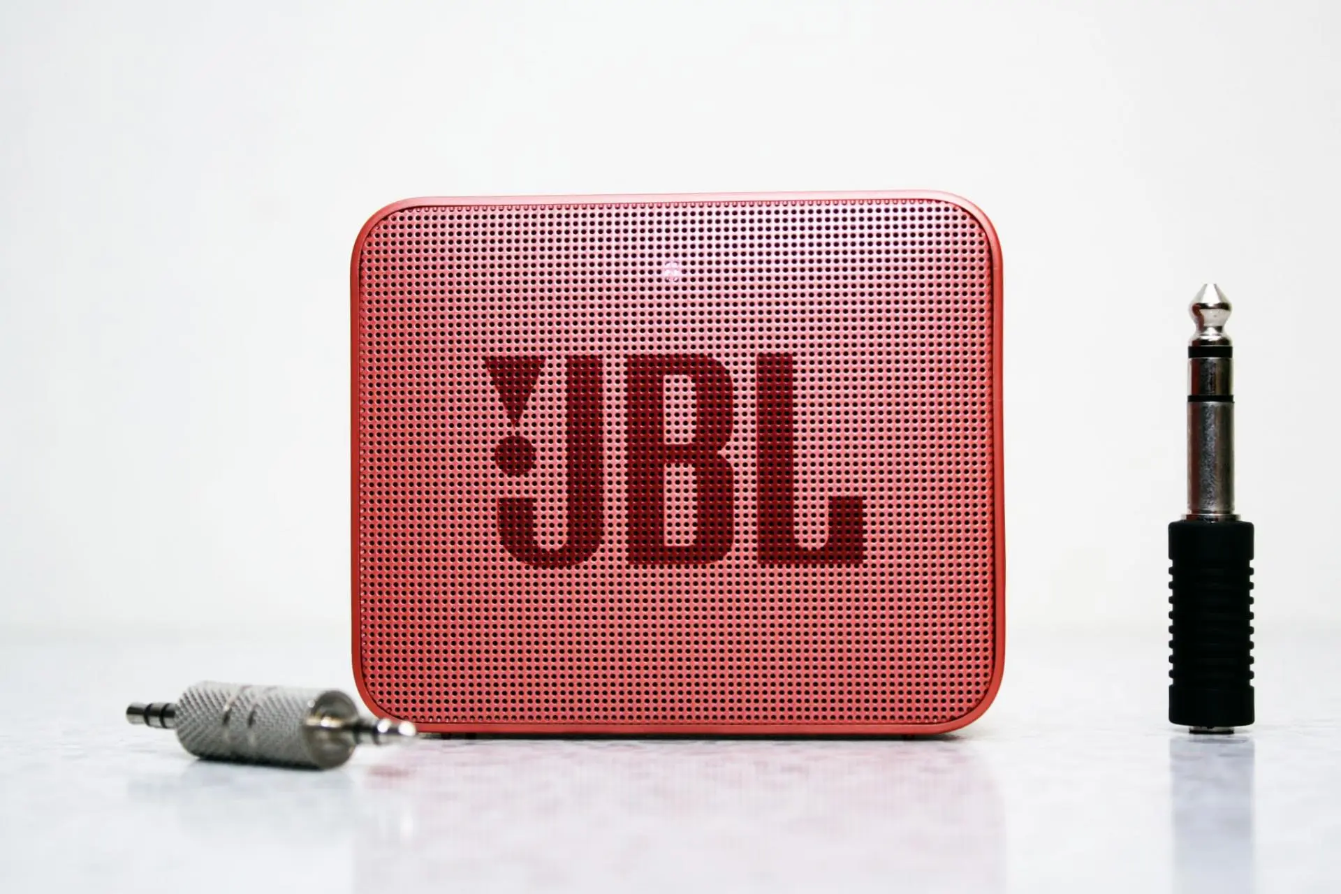 Обзор портативной беспроводной колонки JBL Go 2