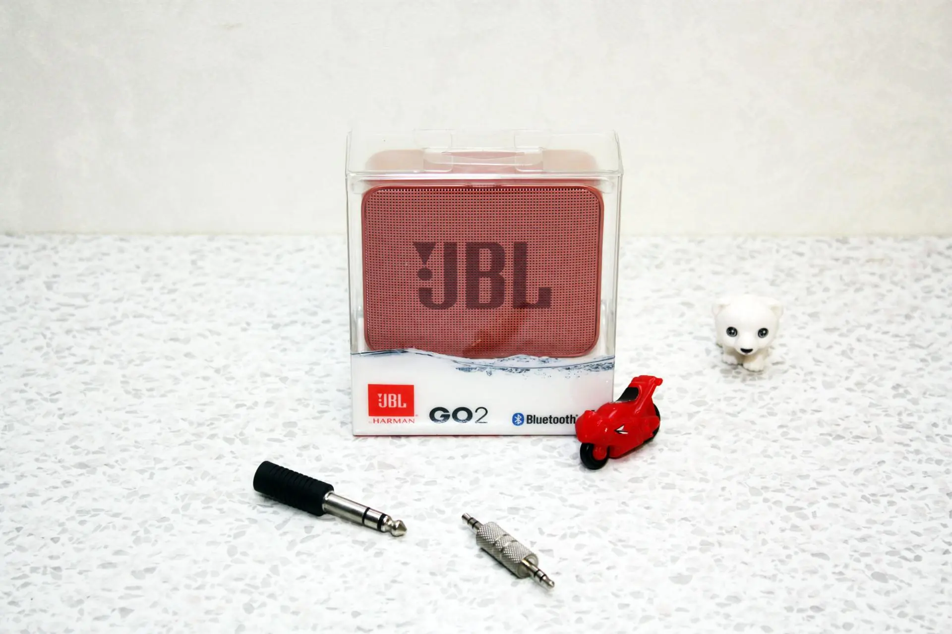 Обзор портативной беспроводной колонки JBL Go 2