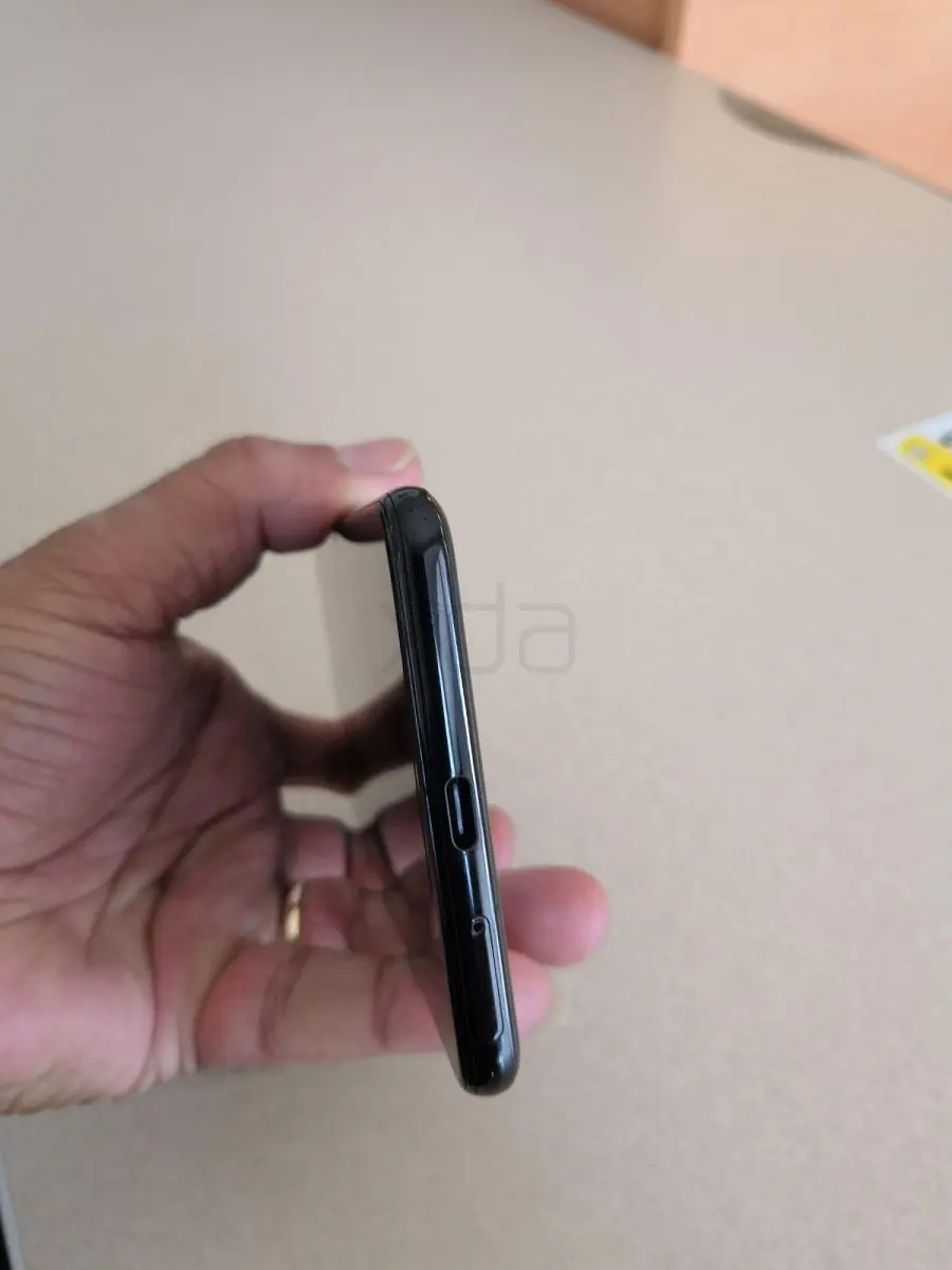 Google Pixel 3, Pixel 3 XL: живые фото и крупицы данных