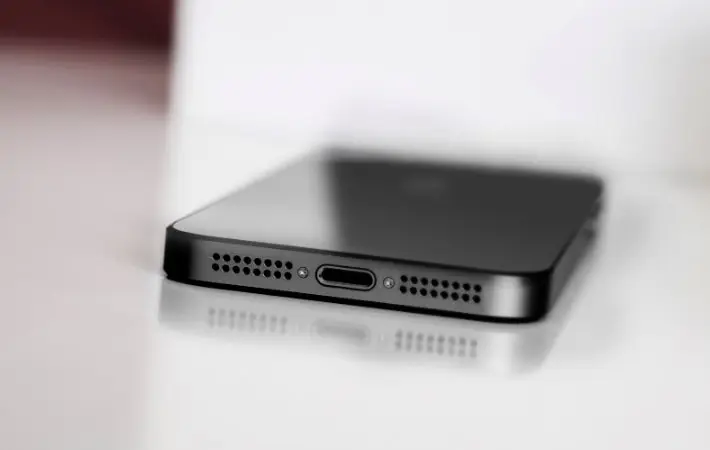 Появились неофициальные рендеры смартфона iPhone SE2