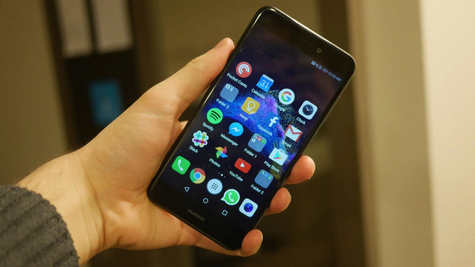 Читайте на сайте описание флагманского смартфона Huawei p8