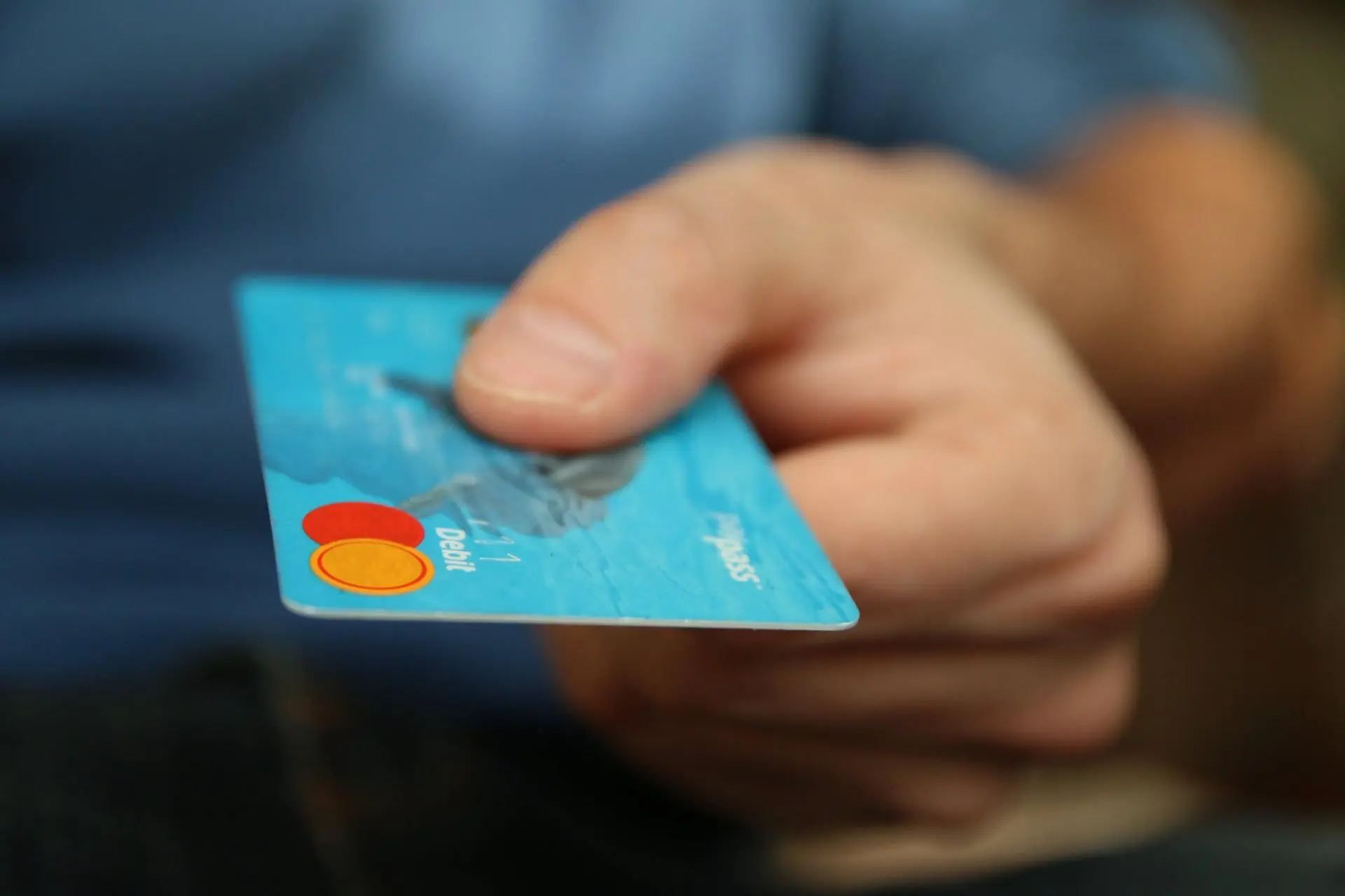 Продажи смартфонов снижаются, падение на 3% по сравнению с прошлым годом