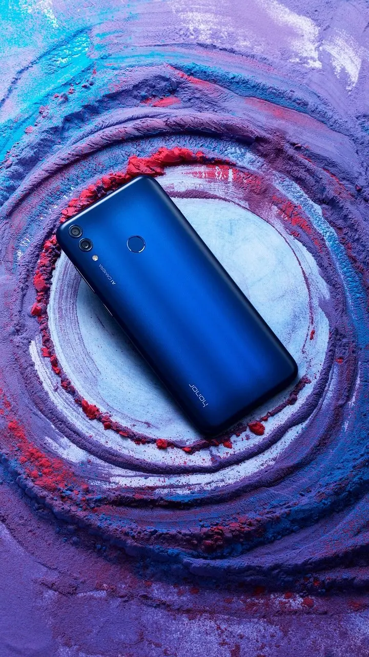 Honor 8C станет вашим за 12990 рублей