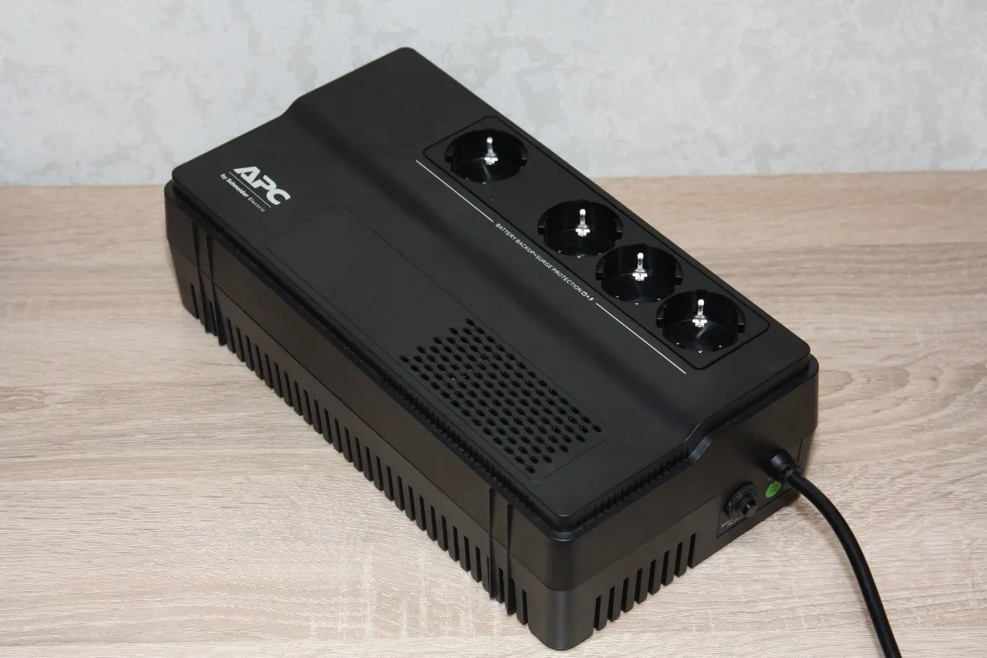Обзор источника бесперебойного питания APC BV1000I-GR