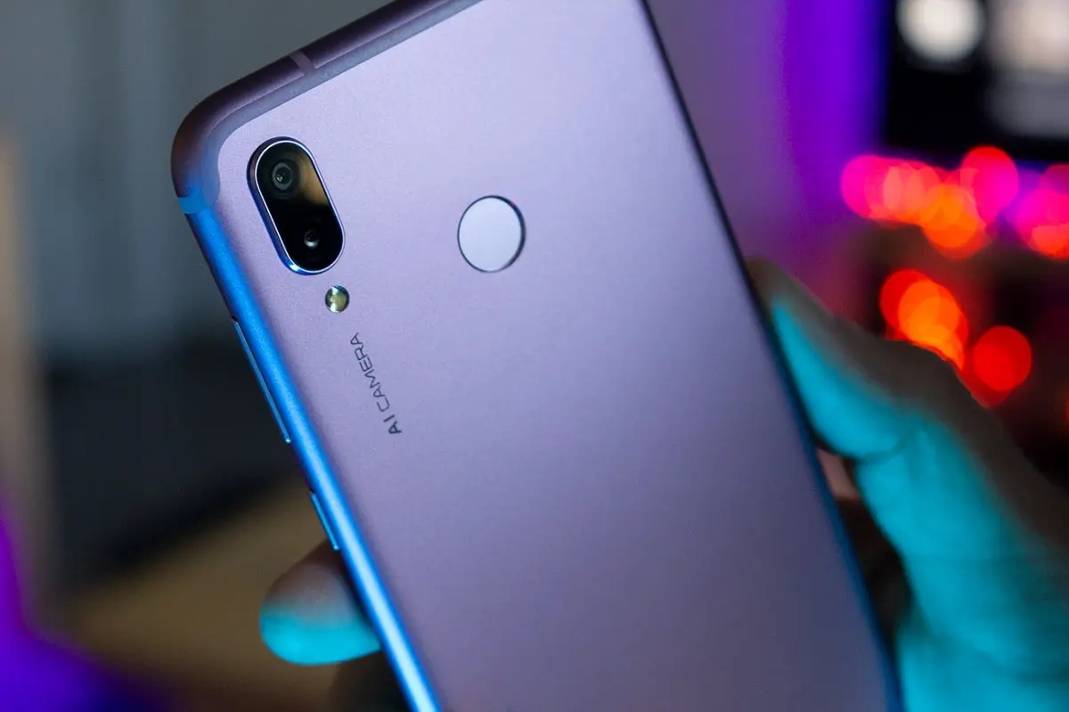 Honor Play или Honor 10? Где выше цена-качество?