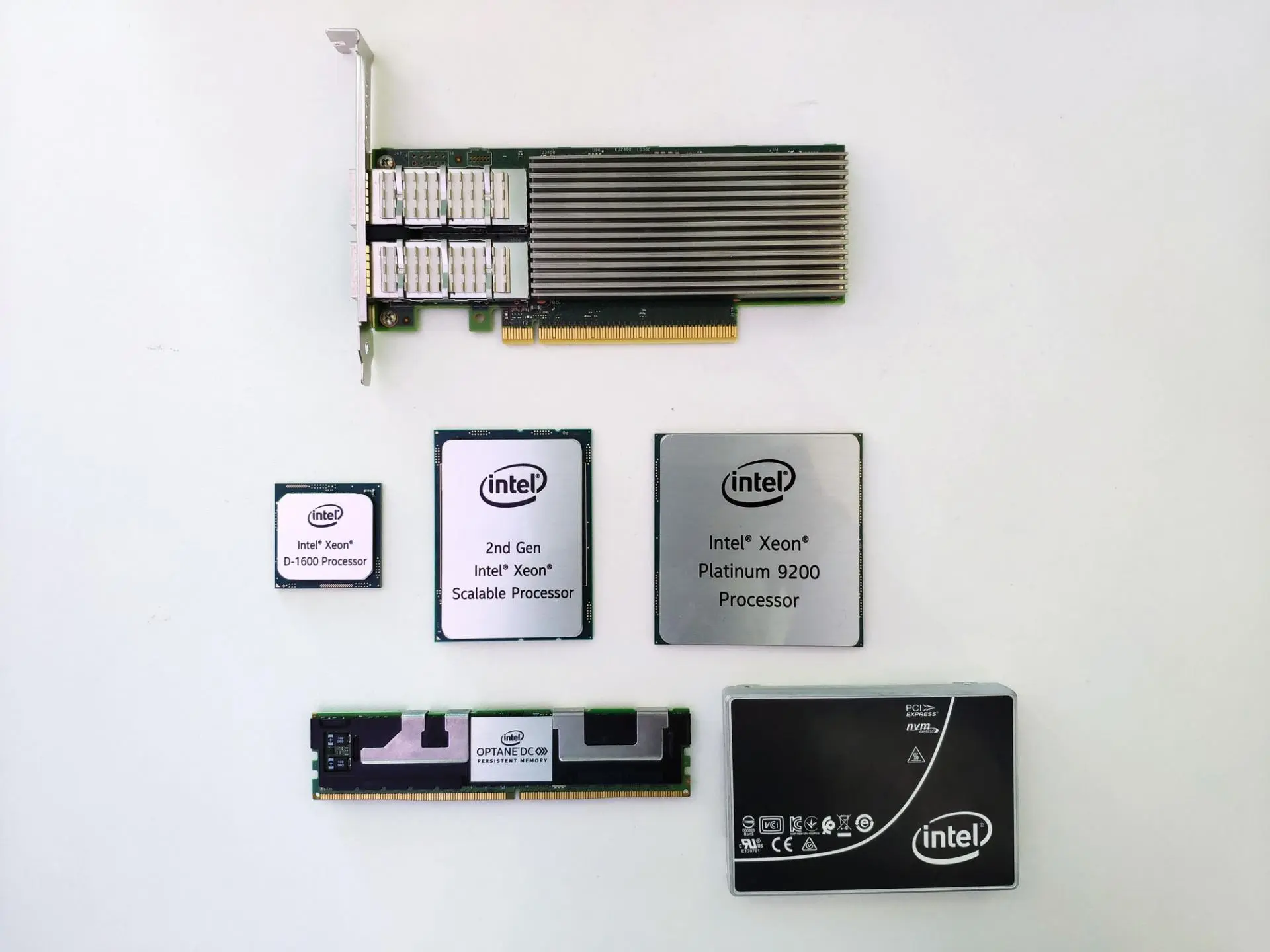 Intel показала процессоры Xeon второго поколения, новые Optane и SSD накопители для серверов