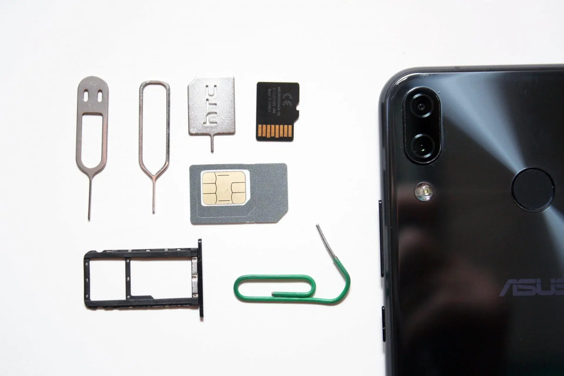Сотовые операторы и не только противятся eSIM