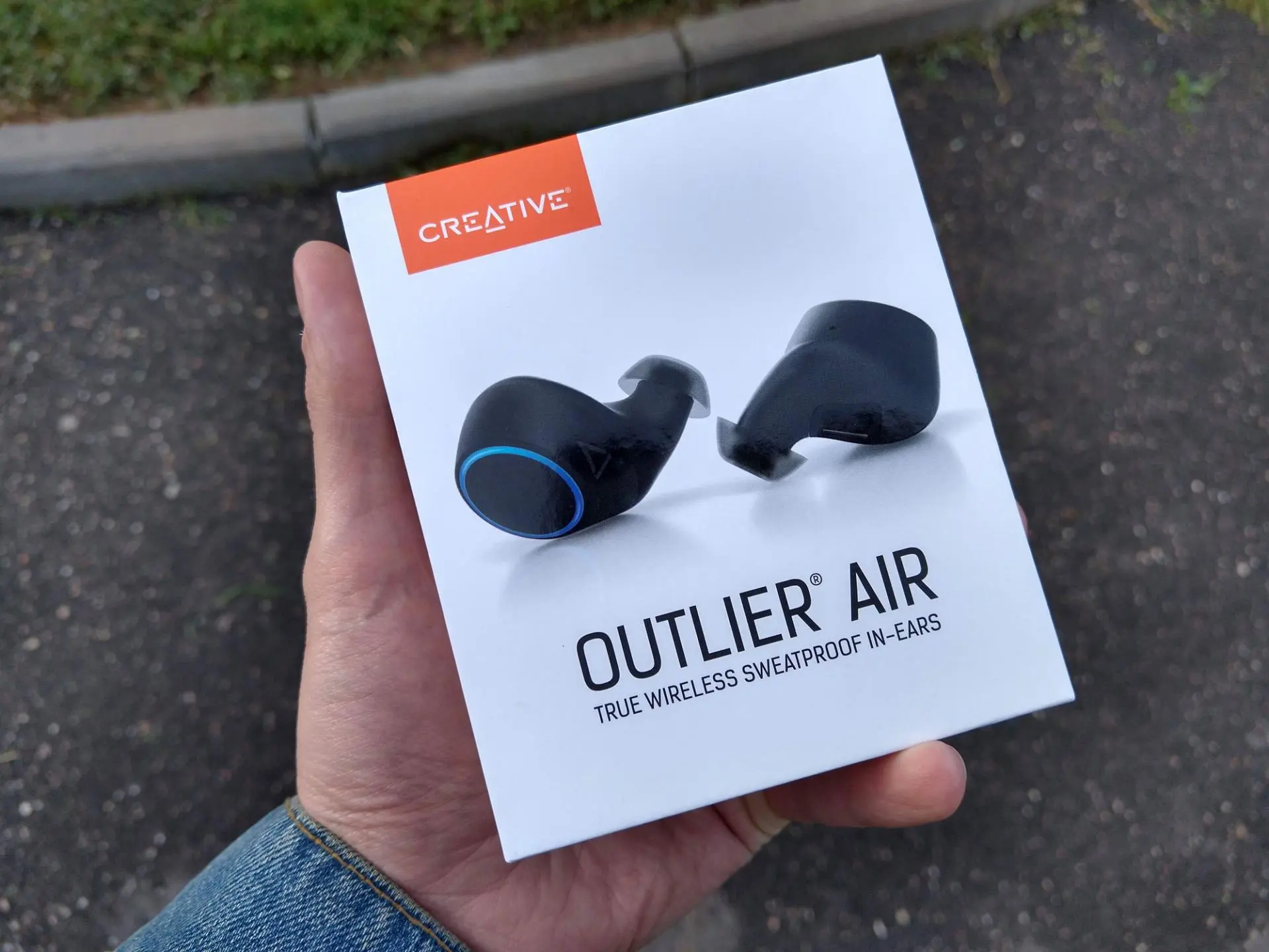 Обзор беспроводных наушников Creative Outlier Air