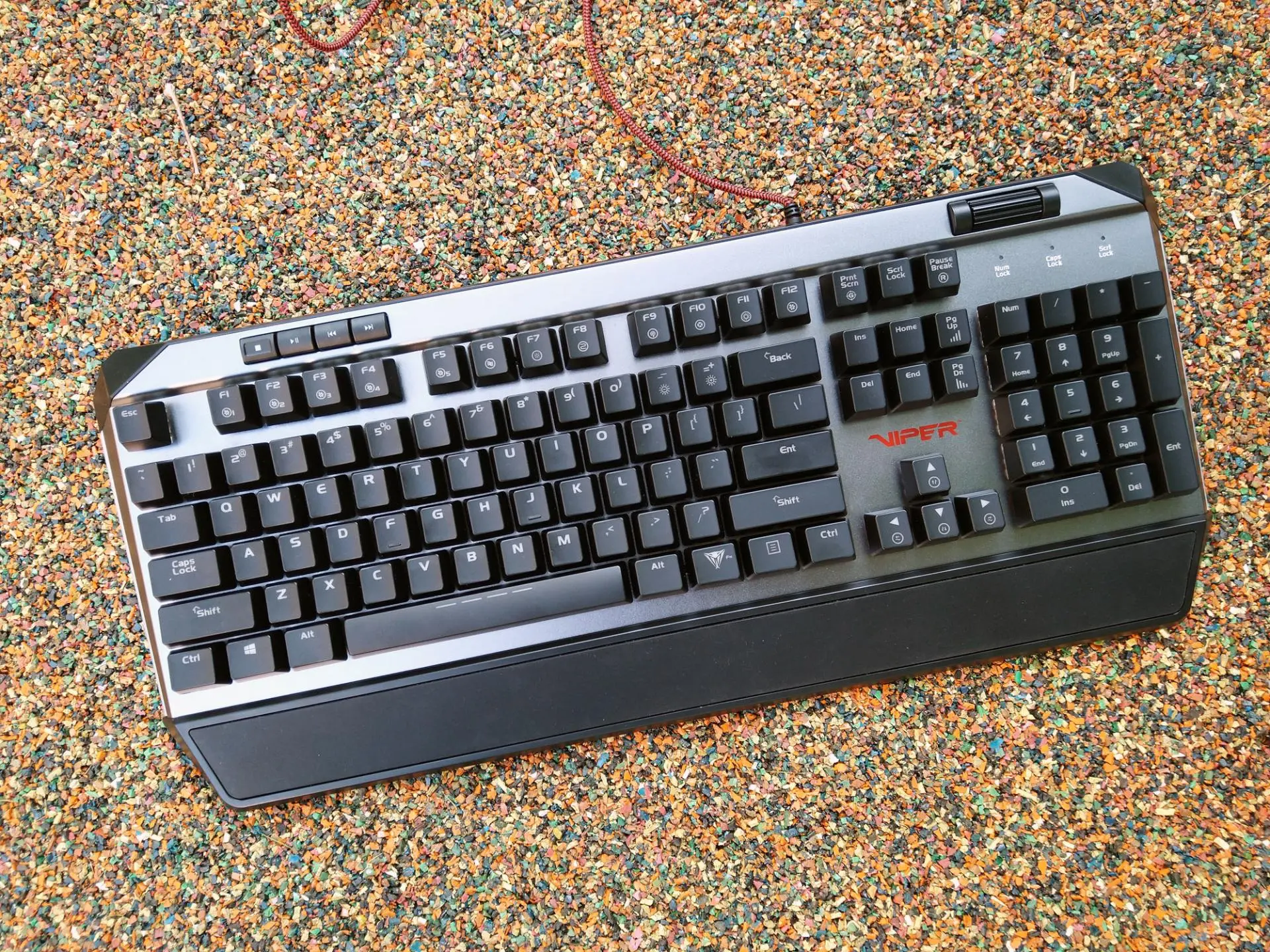 Обзор игровой клавиатуры Patriot Memory Viper V765