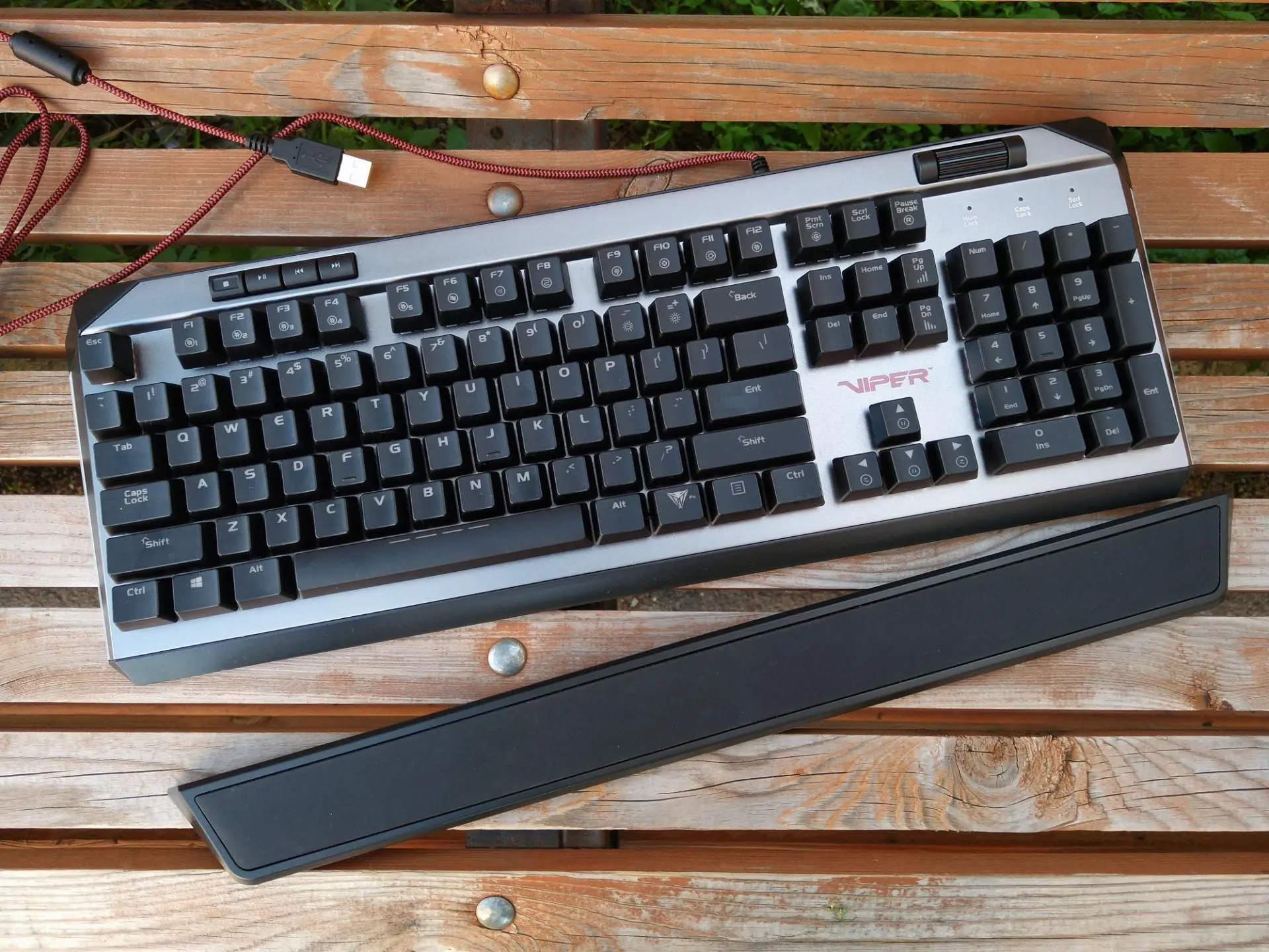 Обзор игровой клавиатуры Patriot Memory Viper V765