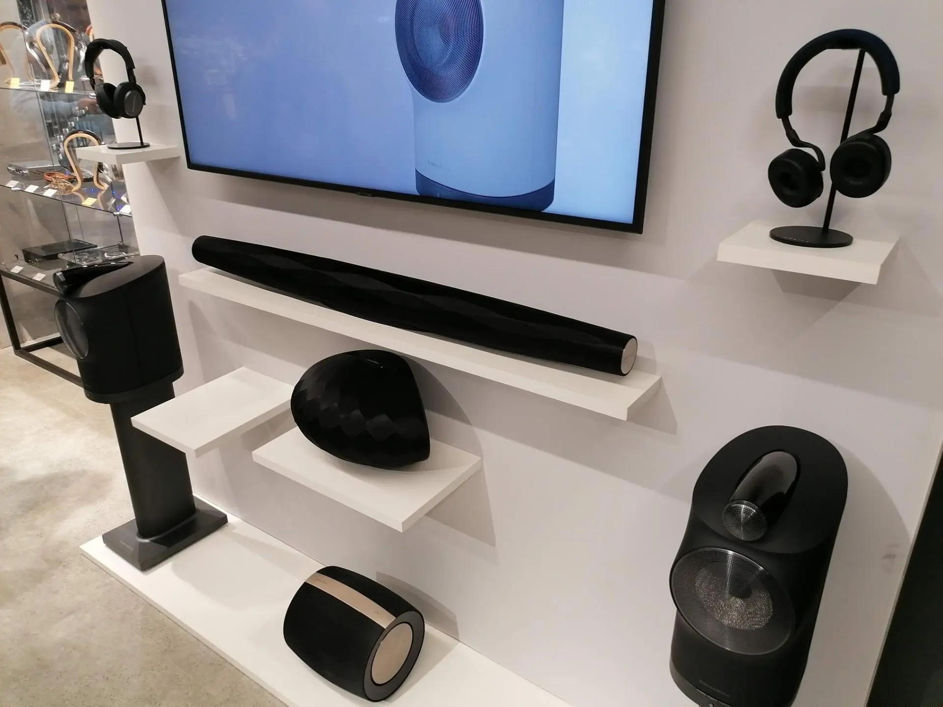 Презентация новой акустической системы Bowers & Wilkins прошла в магазине Dr.Head