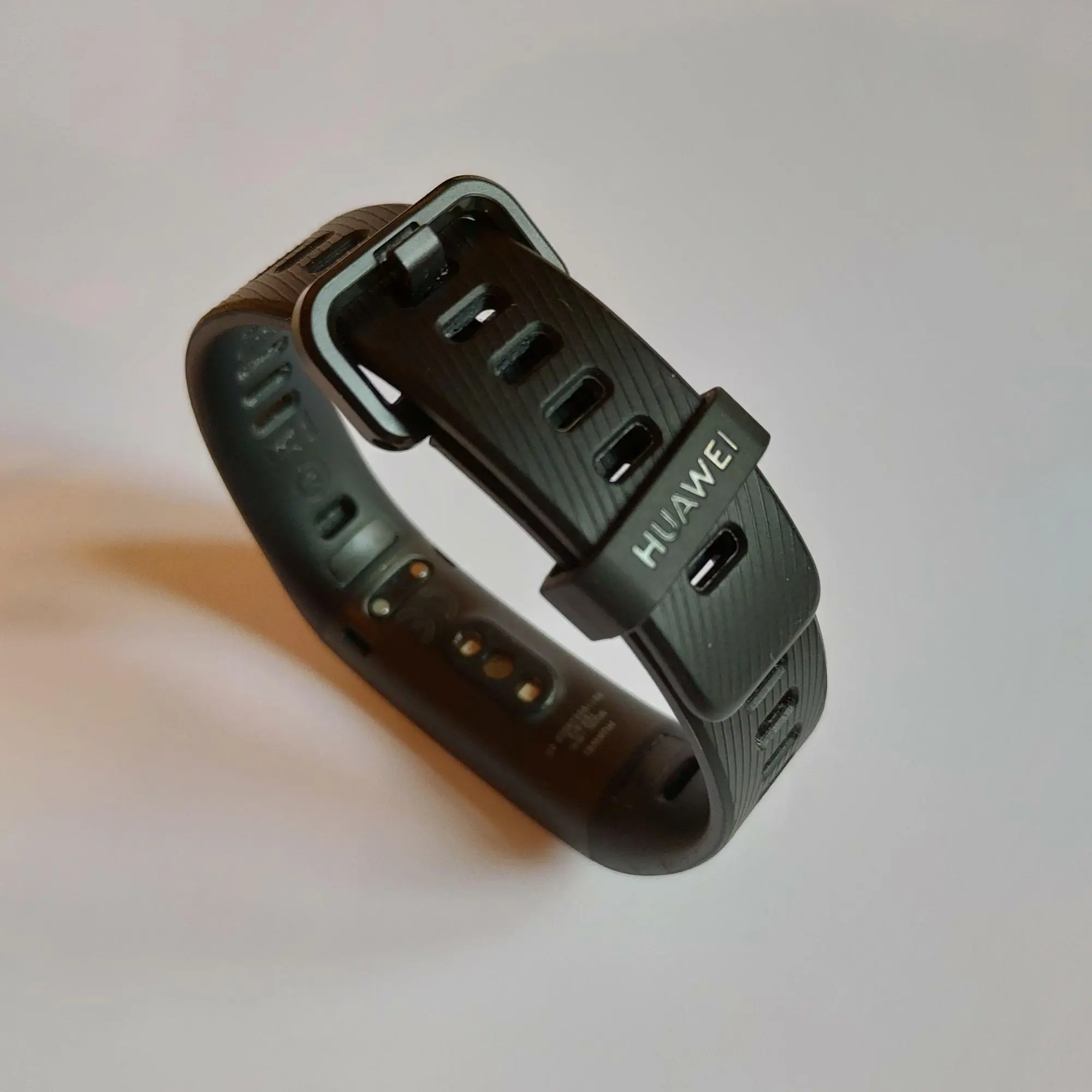 Обзор фитнес-браслета Huawei Band 3 Pro с цветным экраном