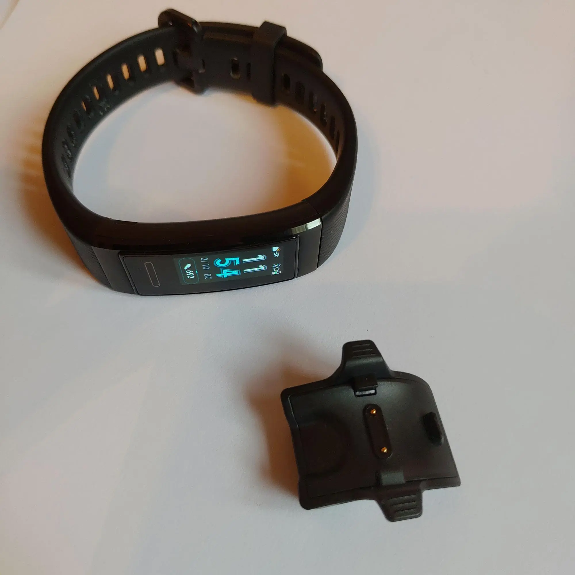 Обзор фитнес-браслета Huawei Band 3 Pro с цветным экраном