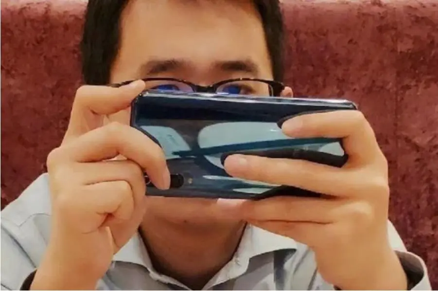 Xiaomi Mi 9, вероятно, получит тройную камеру